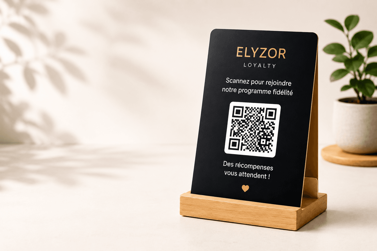 Support QR code ELYZOR Loyalty sur socle bois